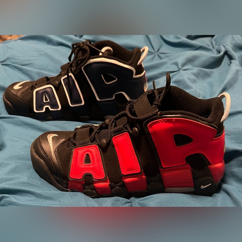 Nike Air More Uptempo Split
Size: 8.5 (Box Included)
Worn Once